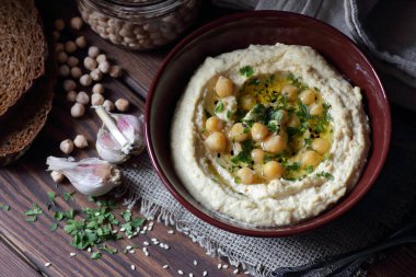 Humus - geleneksel yahudi ve Lübnan mutfağı, düz yatak, yakın çekim, humus vejetaryen ve vejetaryen sağlıklı baklagil yiyeceğidir.