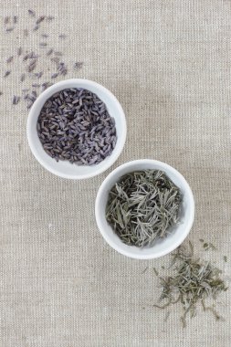 Yukarıdan bakıldığında, yukarıdan bakıldığında, doğal ilaçlar, doğal ilaçlar, doğal kozmetikler, uyku çayı, cilt bakımı ve saç bakımı konsepti.