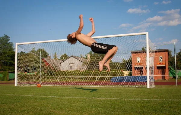 Adam bir backflip Stadı yapar
