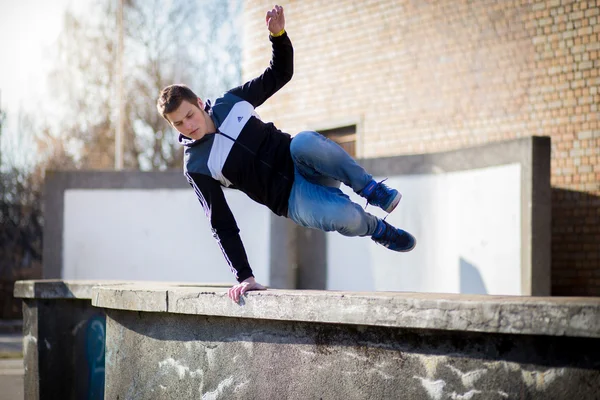 Parkour adam — Stok fotoğraf