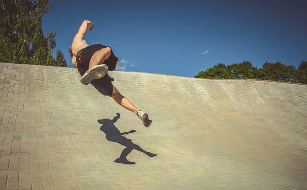 Parkour-Mann — Stockfoto