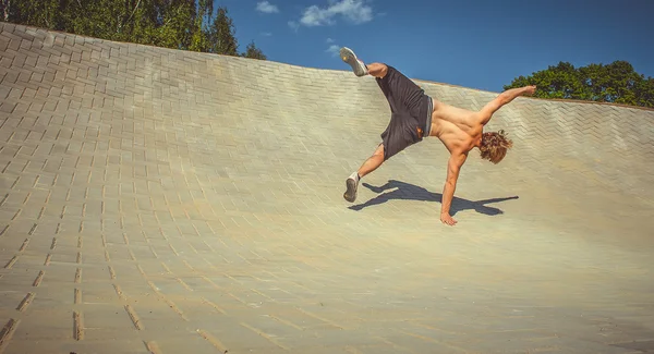 Homem de parkour — Fotografia de Stock