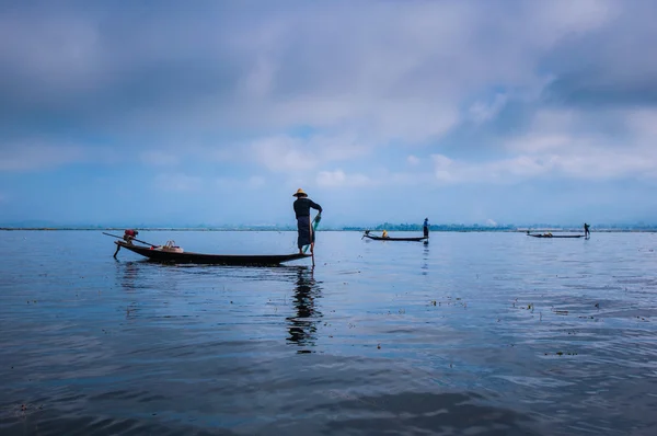 Pescadores locales birmanos — Foto de Stock