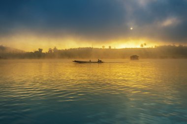 Sisin içinde Balık tutma