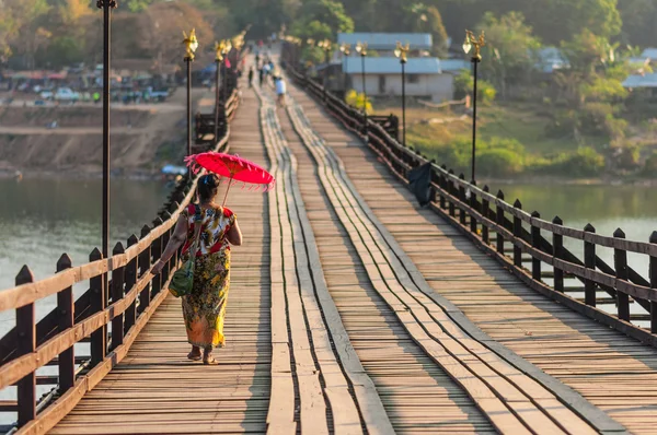 Broen over Sangkhla Buri – stockfoto