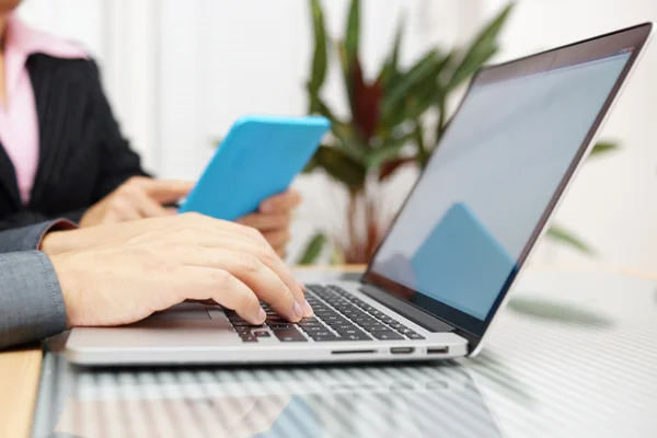 Man and woman on business meeting working on tablet pc and lapto — Stock Photo, Image