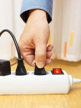 adam tak güç kurulu takılı değil.