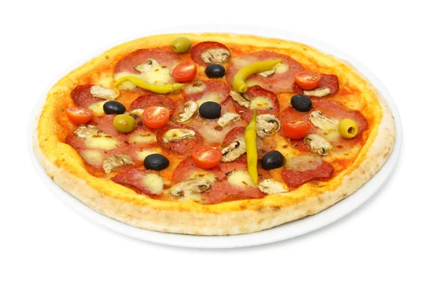 Stora italienska salami pizza med pepperoni — Stockfoto