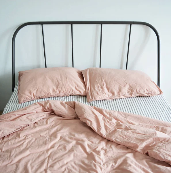 Messy Bed Pink Linen Pillows Blanket Striped Sheet — Stock Photo, Image