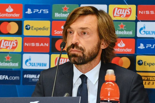 KYIV, UKRAINE - 19 Ekim 2020: Juventus 'un baş antrenörü Andrea Pirlo 19 Ekim 2020' de Ukrayna 'nın Kyiv kentinde düzenlediği basın toplantısında konuşma yaptı. Juventus FC, 20 Ekim 2020 tarihinde UEFA Şampiyonlar Ligi G futbol karşılaşmasında Dinamo Kyiv ile karşılaşacak.