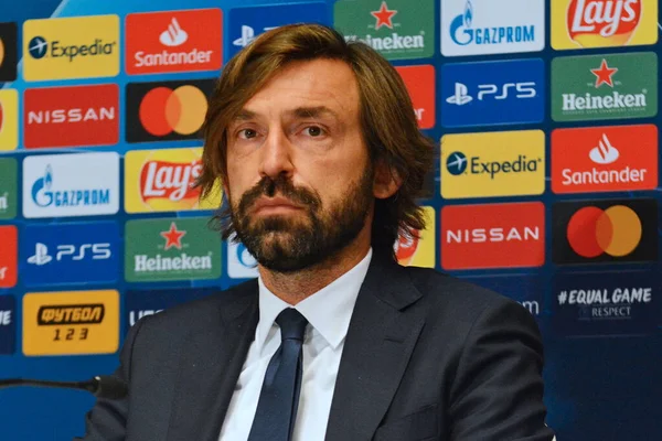 KYIV, UKRAINE - 19 Ekim 2020: Juventus 'un baş antrenörü Andrea Pirlo 19 Ekim 2020' de Ukrayna 'nın Kyiv kentinde düzenlediği basın toplantısında konuşma yaptı. Juventus FC, 20 Ekim 2020 tarihinde UEFA Şampiyonlar Ligi G futbol karşılaşmasında Dinamo Kyiv ile karşılaşacak.