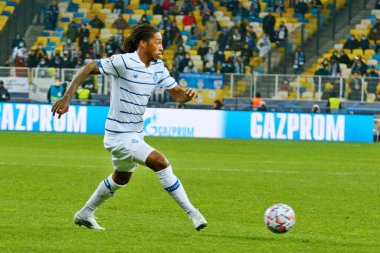 KYIV, UKRAINE - 20 Ekim 2020 - Dinamo Kyiv 'den Gerson Rodrigues Dinamo Kyiv ile Juventus arasında oynanan UEFA Şampiyonlar Ligi sahne futbolu maçı sırasında