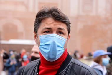 KYIV, UKRAINE - 30 Ekim 2020 - Aktivist Sergey Pritula, Ukrayna Anayasa Mahkemesi 'nin yetkililerin elektronik bildirgesini iptal etme kararı üzerine.