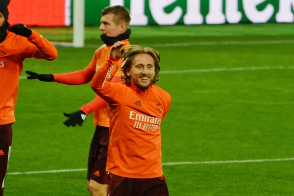 Kyiv Ucrania Noviembre 2020 Real Madrid Luka Modric Calienta Durante —  Fotos de Stock