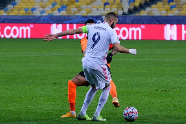 Real Madrid Karim Benzema Akció Labda Shakhtar Donetsk Dentinho Uefa — Stock Fotó