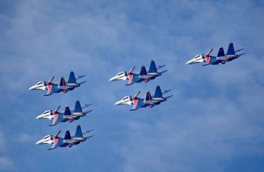 ZHUKOVSKY, MOSCOW REGION, RUSSIA 25 Temmuz 2021: MAKS-2021, uluslararası havacılık ve uzay salonu açık hava sergisinde gösterilen uçaklar