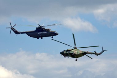 ZHUKOVSKY, MOSCOW REGION, RUSSIA 25 Temmuz 2021: MAKS-2021, uluslararası havacılık ve uzay salonu açık hava sergisinde gösterilen uçaklar