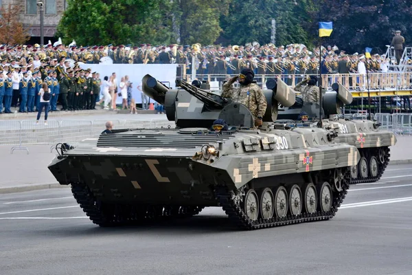 Kiew Ukraine August 2021 Ukrainische Militärfahrzeuge Fahren Formation Bei Einer — Stockfoto