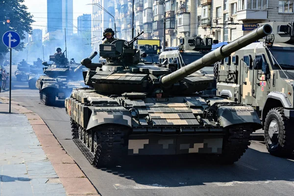 Kyiv Ukraine August 2021 Oekraïense Militaire Voertuigen Rijden Formatie Een — Stockfoto