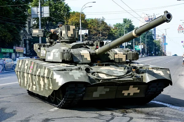 Kyiv Ucrania Agosto 2021 Vehículos Militares Ucranianos Conducen Formación Ensayo — Foto de Stock