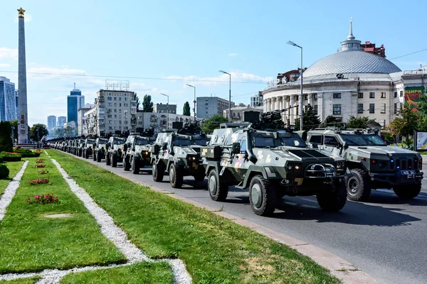 Kiew Ukraine August 2021 Ukrainische Militärfahrzeuge Fahren Formation Bei Einer — Stockfoto