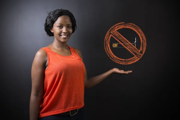 Zuid-Afrikaanse of African American vrouw leraar of student nr-rokend ondertekenen — Stockfoto