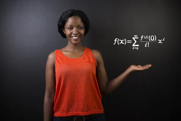 Lär dig matematik eller matematik lärare med krita bakgrund — Stockfoto