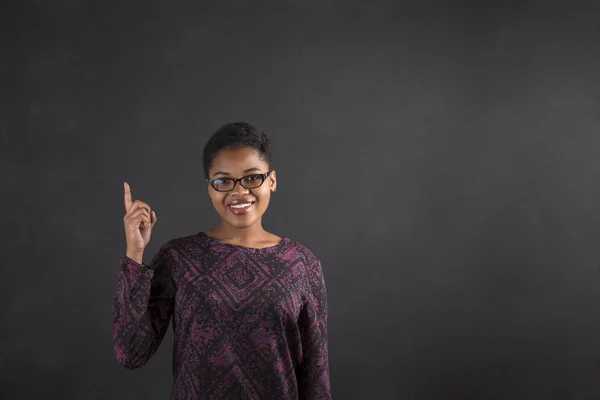 African woman good idea on blackboard background — Stock Photo, Image