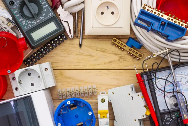 Equipos eléctricos para la instalación de sistemas eléctricos — Foto de Stock