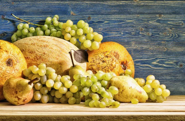 Melones peras y uvas . —  Fotos de Stock