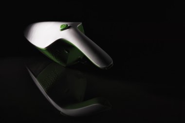 Karanlığın içinde vakum.