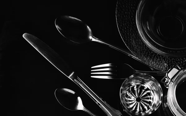 Cutlery, glare on a dark background. — Stock Photo, Image