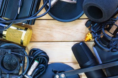 Kayıt aksesuarlarından yapılmış çerçeve