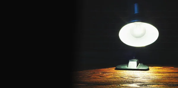 Table Lamp Shines Dark — Stock Photo, Image