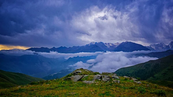 Majestuoso Verano Montañas Verdes — Foto de Stock