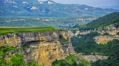 Yaz mevsimi, mavi dağlar