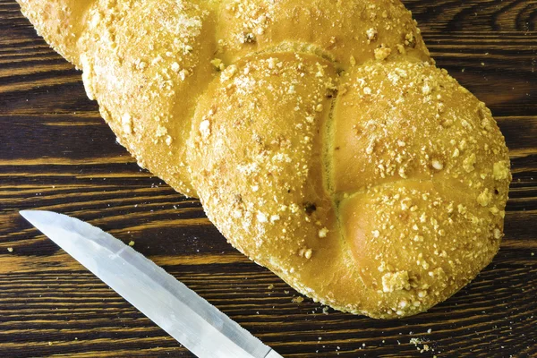 Knife and bread — Stock Photo, Image