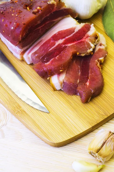 Saftiges Fleisch in großen Stücken — Stockfoto