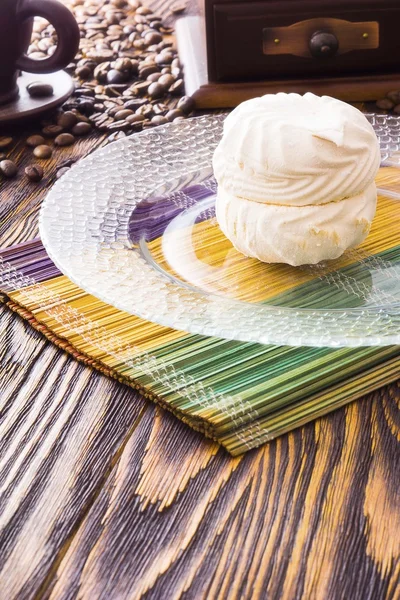 Marshmallow cake and coffee — Stock Photo, Image