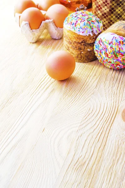 Easter eggs and cakes in a blaze — Stock Photo, Image