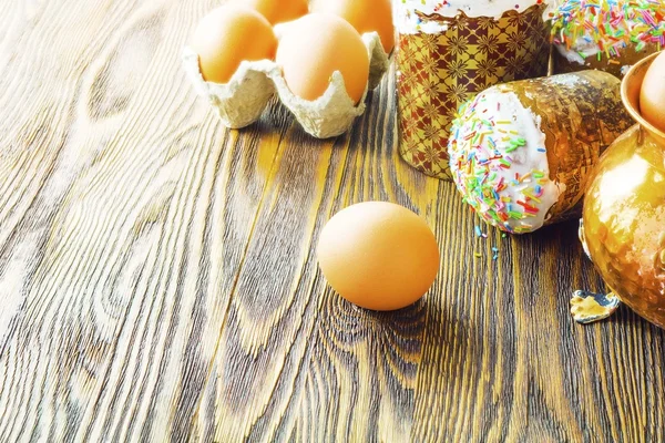 Easter eggs and cakes — Stock Photo, Image