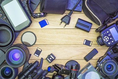 Bir çerçeve içinde yığılmış fotoğraf