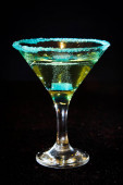 Zelené Martini koktejly s cukrem