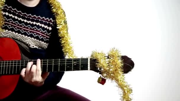 Музыкант Chiristmas Guitar — стоковое видео