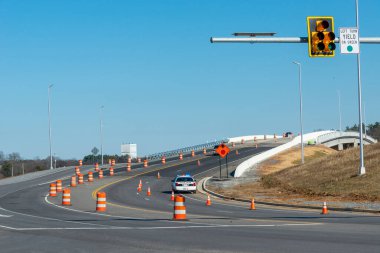 Köprü üstgeçidinin inşaatı ve onarımının yatay görüntüsü.