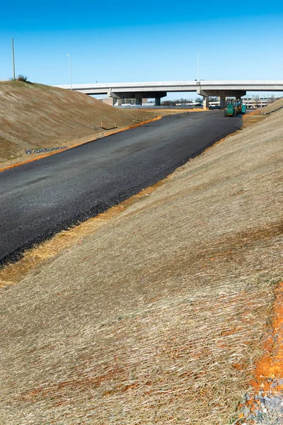 Vertikale Aufnahme Einer Neuen Zufahrtsstraße Auf Einem Bau Befindlichen Highway — Stockfoto