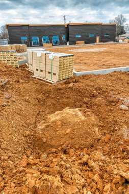 Yeni bir inşaat projesinin dikey çekimi.