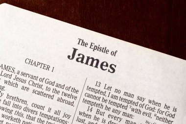 Bu 1611 'de çevrilen Kral James İncili. Telif hakkı yok. James 'in Tabancasının Başlığı