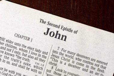 Bu 1611 'de çevrilen Kral James İncili. Telif hakkı yok. Başlık Sayfası İkinci John