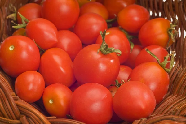 Juicy Cherry Tomatoes In Basket Close Up — Stock Photo, Image